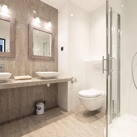 Le Vieux Port Daire Cannes